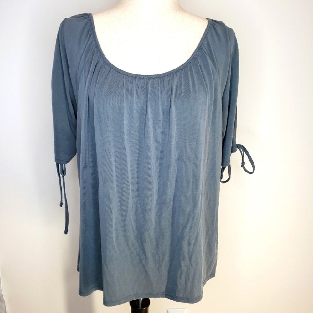 Green Envelope L.A. Scoop Neck Cold Shoulder Top Medium